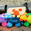HuggleHounds - Juguete de peluche chirriante para perros con nudos para masticadores agresivos - BESTMASCOTA.COM