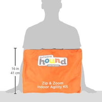 Juego para principiantes de agilidad Zip Zoom para perros, de interior, con túnel, postes para zigzaguear, obstáculos de salto de altura por Outward Hound - BESTMASCOTA.COM