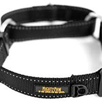 Collar de entrenamiento de nailon Mighty Paw Martingale. Nuestro collar de zapatillas de entrenamiento aprobado limitado. Collar de cincha modificado para una fuerza controlada para un entrenamiento óptimo. Costuras reflectantes para mantener a tu perro s - BESTMASCOTA.COM