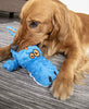 GoDog Just for Me Gators - Peluche de perro con protector para masticar - BESTMASCOTA.COM