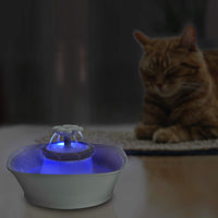 iPettie Clover - Fuente de agua para mascotas con luz LED, ultra silencioso, dispensador de agua para gatos y perros, fuente de alimentación de dos vías con una gran capacidad de 0.6 galones - BESTMASCOTA.COM