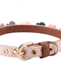 Axgo - Collar ajustable de piel sintética para gato, diseño de margaritas y diamantes de imitación, 0.5 x 13.4 in, color rosa - BESTMASCOTA.COM
