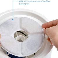 NICREW Fuente de agua para gatos, fuente de agua LED para mascotas para perros pequeños, dispensador de agua para gatos con luz nocturna LED y parte superior de acero inoxidable, 2 filtros incluidos - BESTMASCOTA.COM