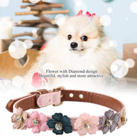 Axgo - Collar ajustable de piel sintética para gato, diseño de margaritas y diamantes de imitación, 0.5 x 13.4 in, color rosa - BESTMASCOTA.COM