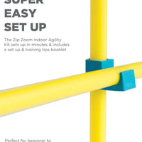 Juego para principiantes de agilidad Zip Zoom para perros, de interior, con túnel, postes para zigzaguear, obstáculos de salto de altura por Outward Hound - BESTMASCOTA.COM