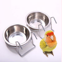 qbleev [2 Pack] tazas cuencos de comida y agua colocado en jaula de pájaros, comedero de acero inoxidable plato con gancho de alambre para loros animales pequeños gallinero conejo pinzones 4.33" L1.4 W - BESTMASCOTA.COM