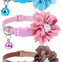 PUPTECK 3 collares de piel para gatos con campana y flor extraíble, collares de seguridad ajustables lindos y suaves para gatos y animales pequeños mascotas, color rosa, verde, dorado - BESTMASCOTA.COM