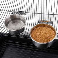 FinYii - Juego de 2 tazas de alimentación para loros con abrazadera de acero inoxidable para cacatúas, conuras, periquitos, loros, guacamayos, pequeños animales - BESTMASCOTA.COM