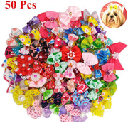 POPETPOP 50 lazos para perro con bandas de goma, para mascotas, gatos, perros, lazos para el pelo, cuentas de diamantes de imitación, flores, topknot cachorros (color mixto) - BESTMASCOTA.COM