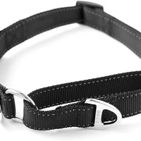 Collar de entrenamiento de nailon Mighty Paw Martingale. Nuestro collar de zapatillas de entrenamiento aprobado limitado. Collar de cincha modificado para una fuerza controlada para un entrenamiento óptimo. Costuras reflectantes para mantener a tu perro s - BESTMASCOTA.COM