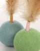 SmartyKat Felty - Juego de 2 pelotas de fieltro de lana y plumas para gatos - BESTMASCOTA.COM