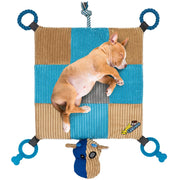 HOUNDGAMES Alfombra de juguete para cachorros con juguetes para masticar (20" x 20") – Cuerdas, nariz chirriante, felpa acolchada colchoneta de dormir – Duradero y lavable a máquina – Comodidad y diversión, todo en uno - BESTMASCOTA.COM