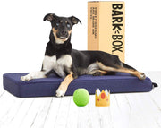 BarkBox - Cama de espuma viscoelástica para perro, varios tamaños/colores; alivio ortopédico de la articulación de felpa, funda lavable a máquina; forro impermeable; incluye juguete chirriador - BESTMASCOTA.COM